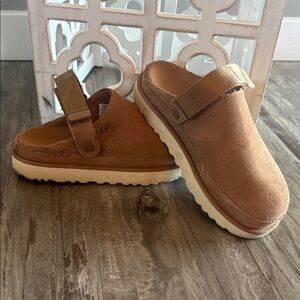 UGG Women’s clogs SZ 9